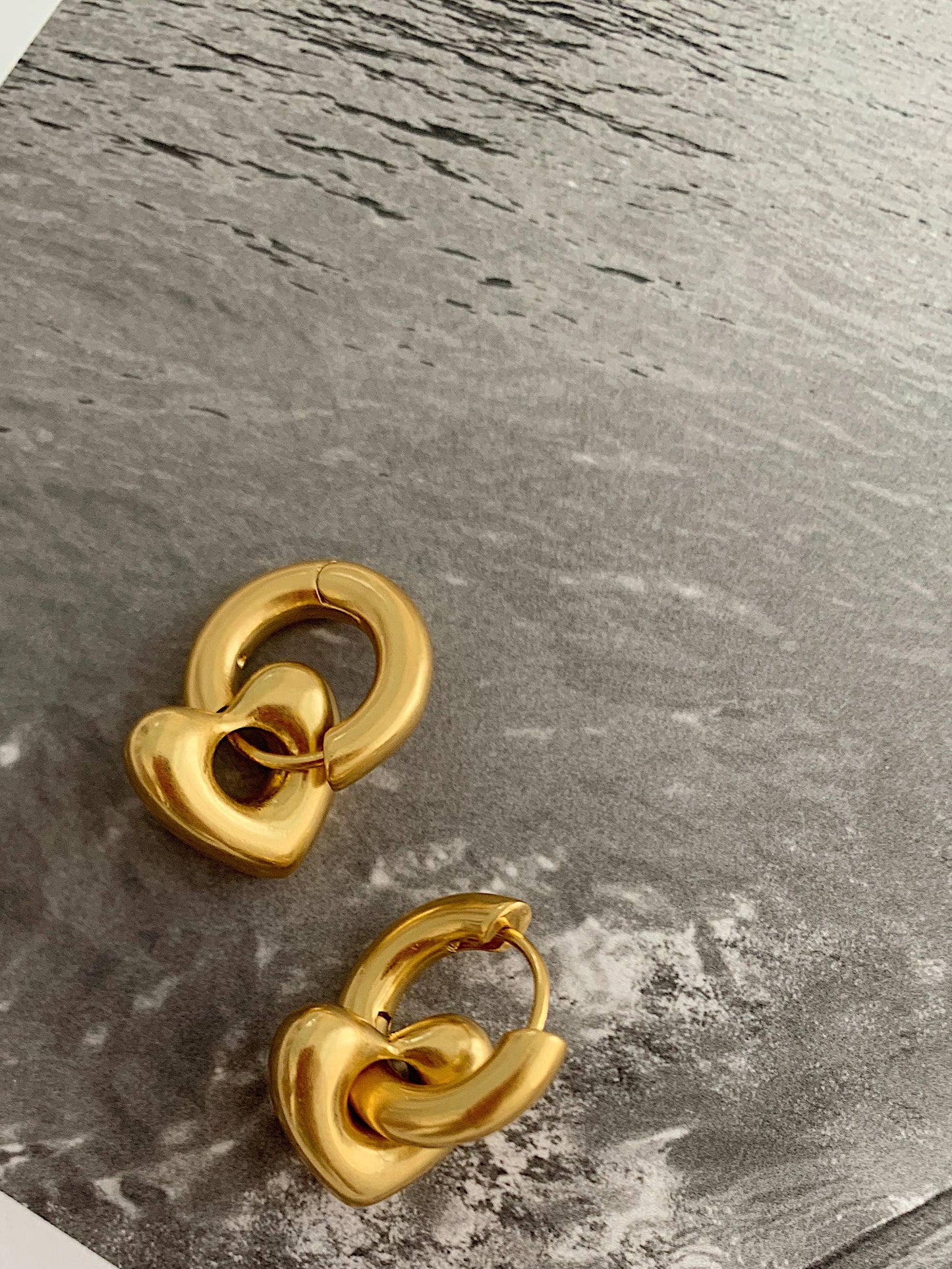 Dabria 18K Gold Heart Hoop Earring