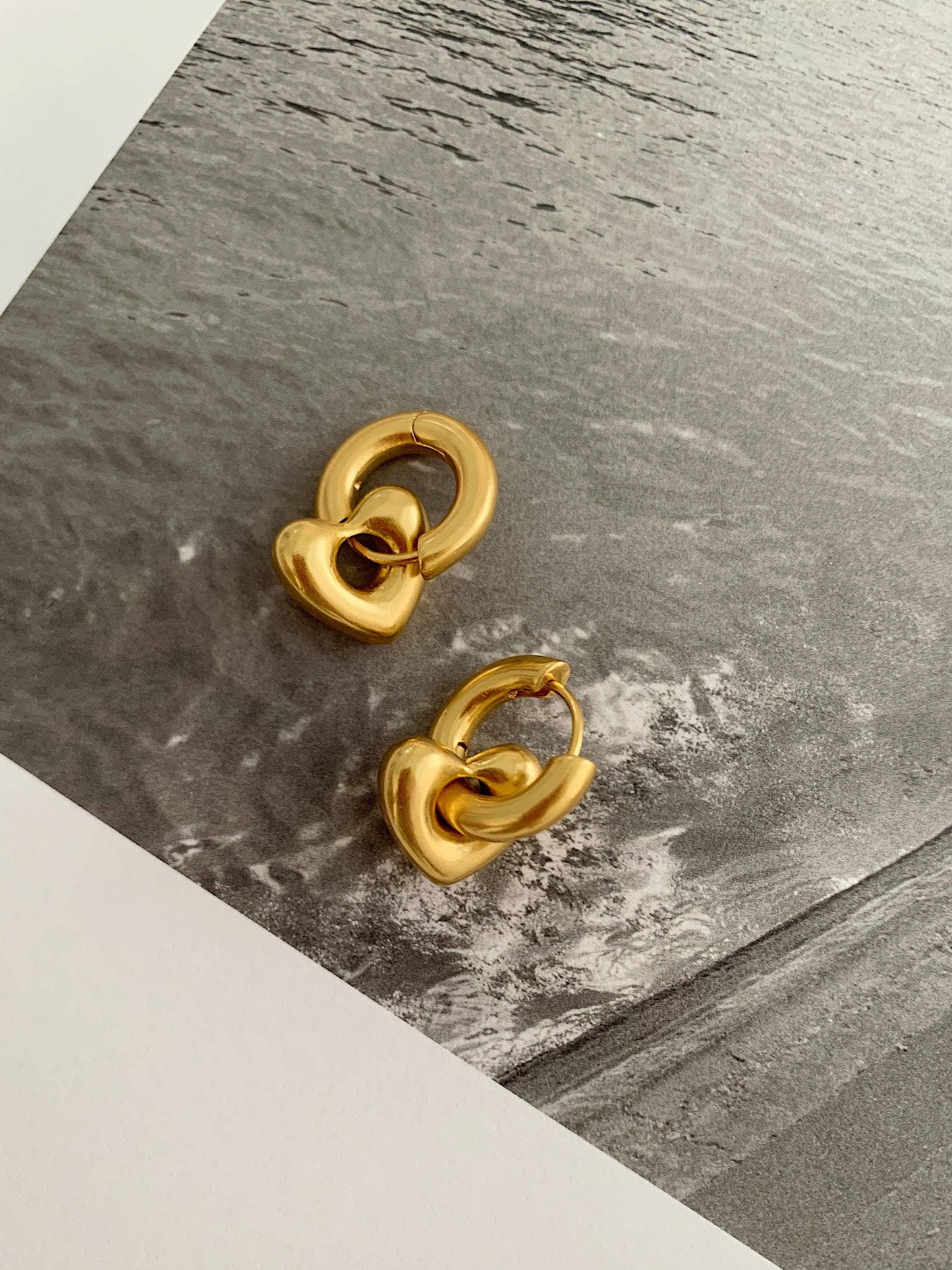 Dabria 18K Gold Heart Hoop Earring